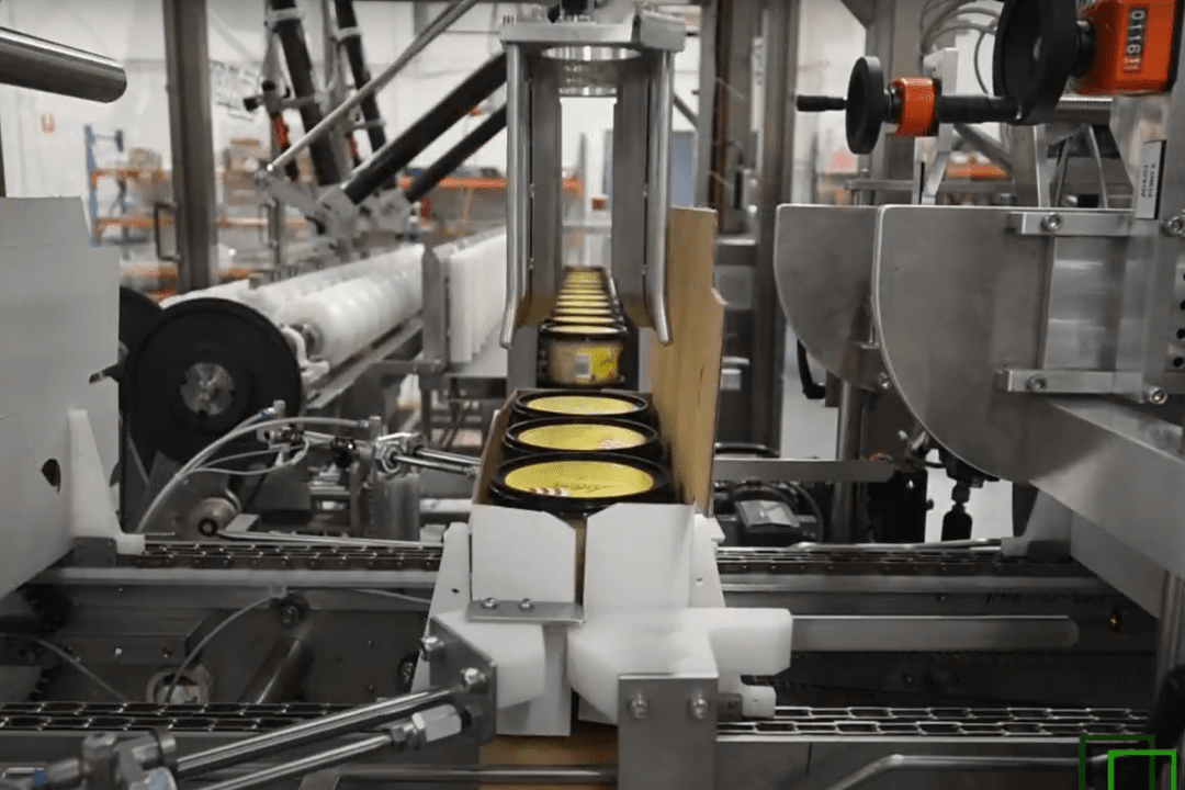 Wraparound Casepacker Packing Tubs of Soup Propac